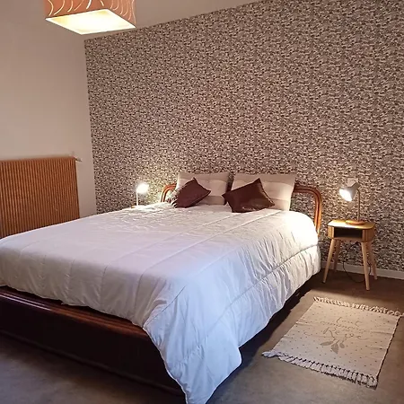 A 2km Du Centre De *