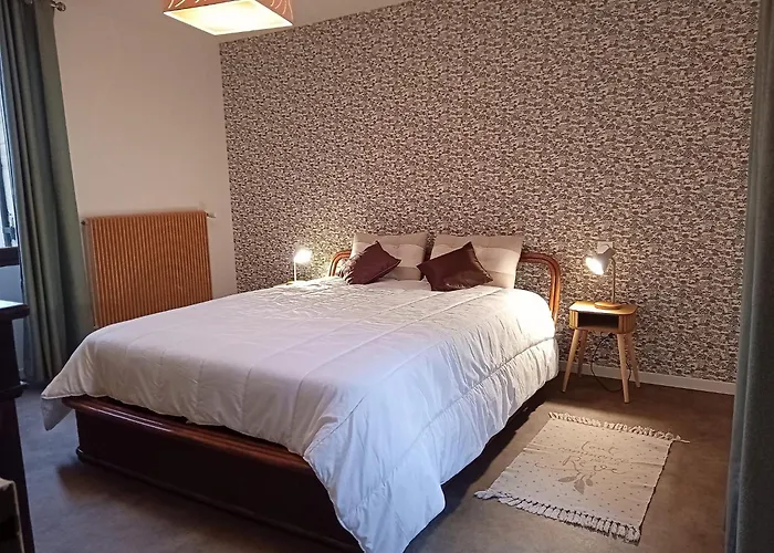 A 2km Du Centre De *